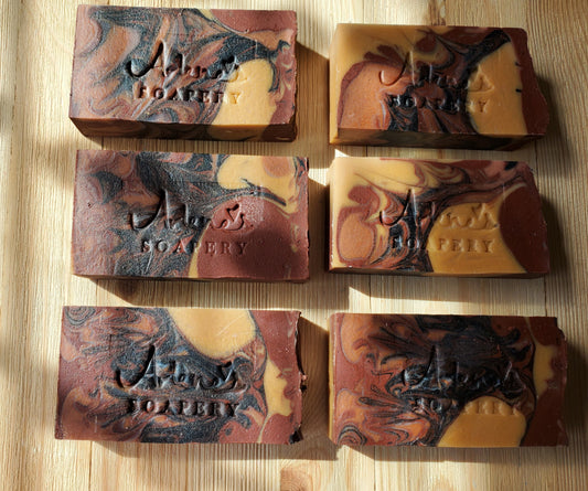 Amber Noir, Frankinscense Goatmilk Soap. INCIENSO, AMBAR, Leche de Cabra